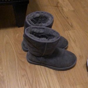 Grey, uggs